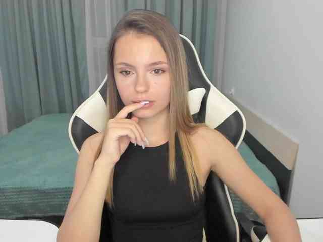 EmilySkout webcam