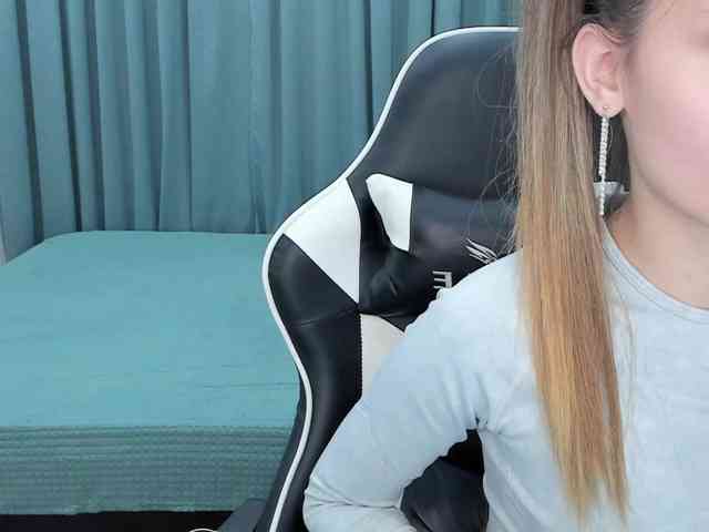 EmilySkout Live Webcam on BongaCams