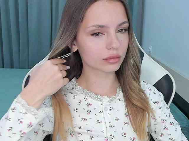 EmilySkout bongacams