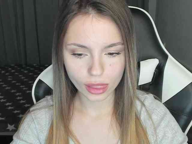 EmilySkout Live Webcam on BongaCams