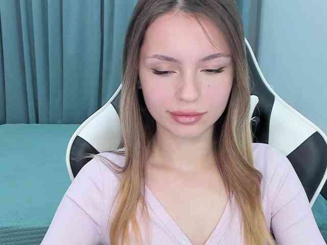EmilySkout Live Webcam on BongaCams