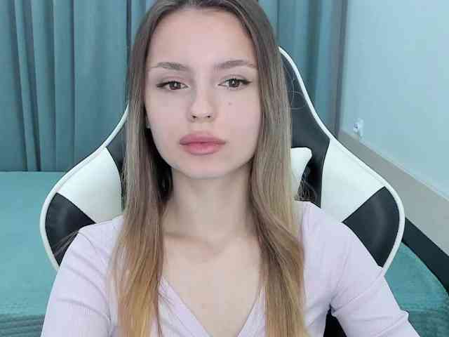 EmilySkout Live Webcam on BongaCams