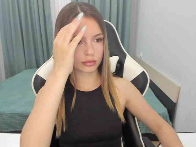 EmilySkout webcam