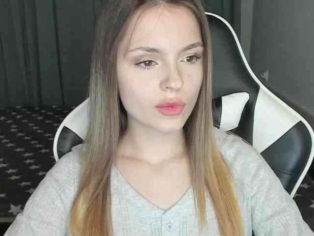 EmilySkout Live Webcam on BongaCams