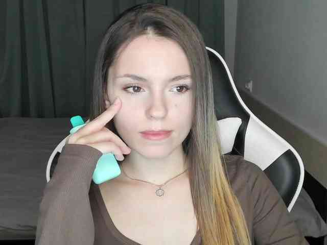 EmilySkout Live Webcam on BongaCams