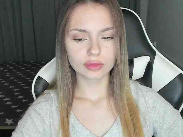 EmilySkout Live Webcam on BongaCams