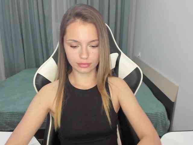 EmilySkout webcam