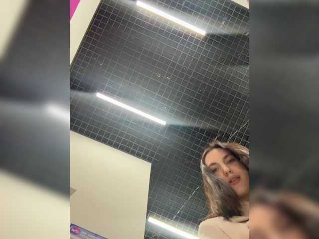 Sex chat gratuit in direct cu -Your-Michelle- pe BongaCams