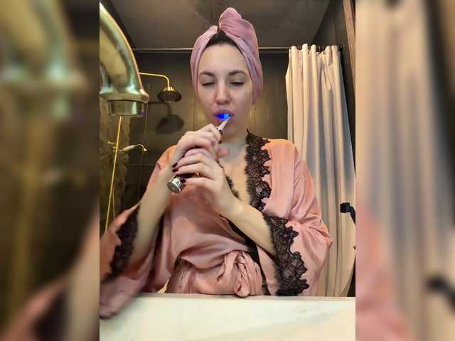 -Your-Michelle-'s BongaCams show and profile