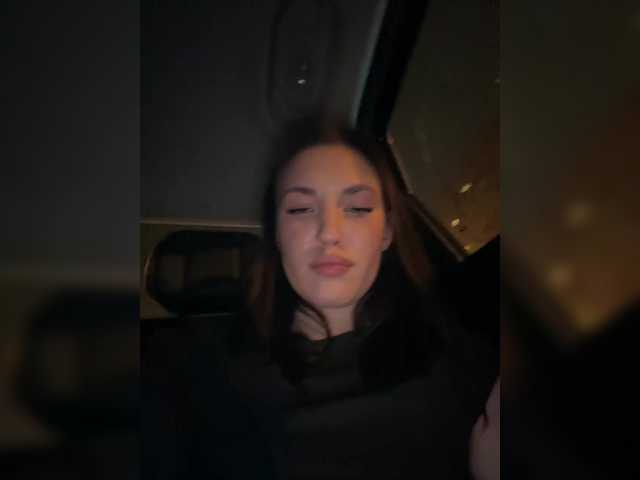 Discover the adorable streamer -Your-Michelle- as she's rubbing her build -Your-Michelle- from BongaCams