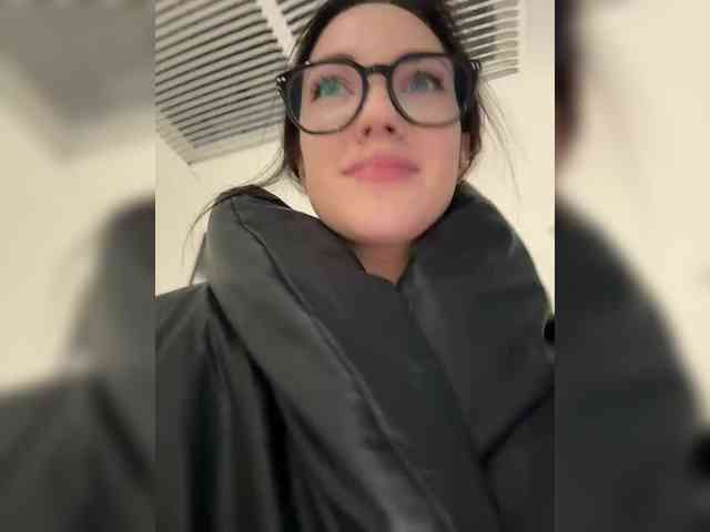 -Your-Michelle- webcam