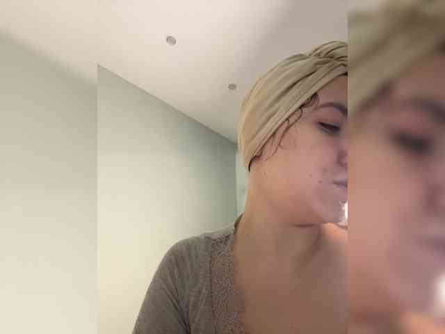 -Your-Michelle- webcam