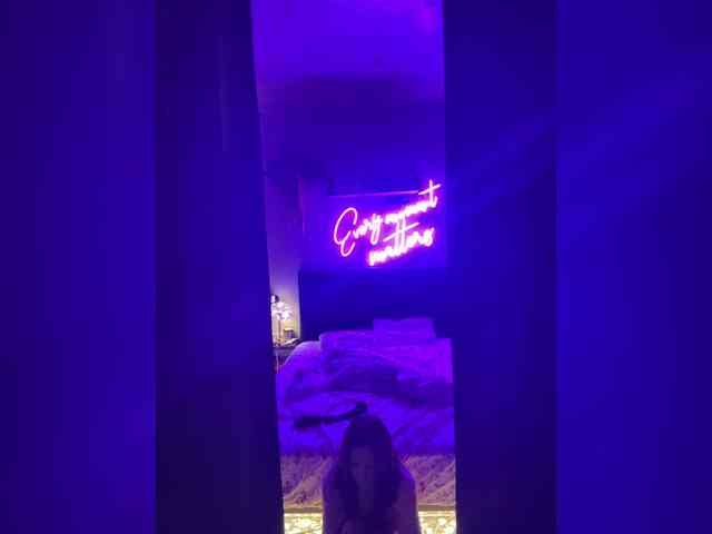 -Your-Michelle- webcam