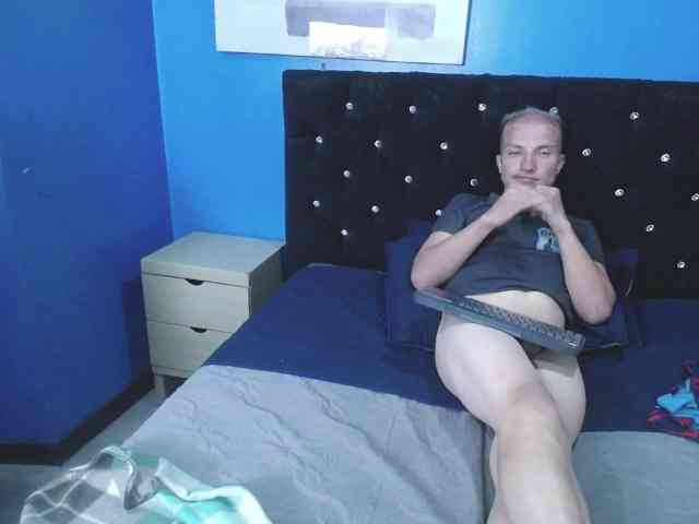 DaddyPoweer Live Webcam on BongaCams
