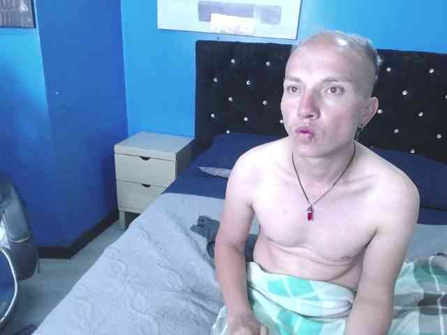 DaddyPoweer Live Webcam on BongaCams