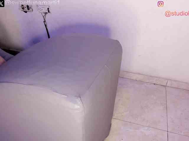 Bemylover11 webcam