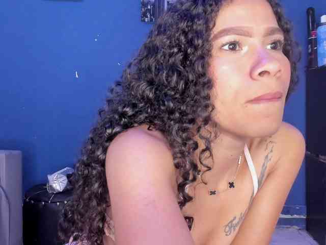 Bemylover11 webcam