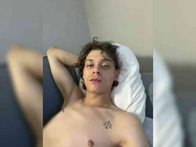 Taylerfloyd Live Webcam on BongaCams