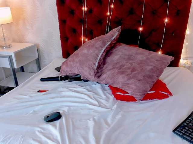 Karlyprint's BongaCams show and profile