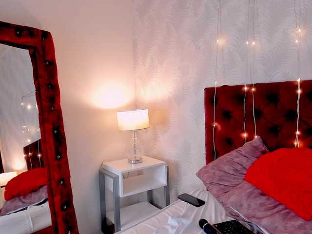 Karlyprint's BongaCams show and profile