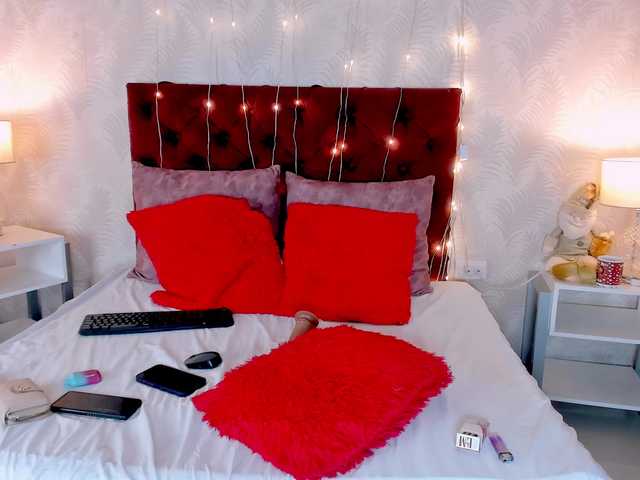 Karlyprint's BongaCams show and profile