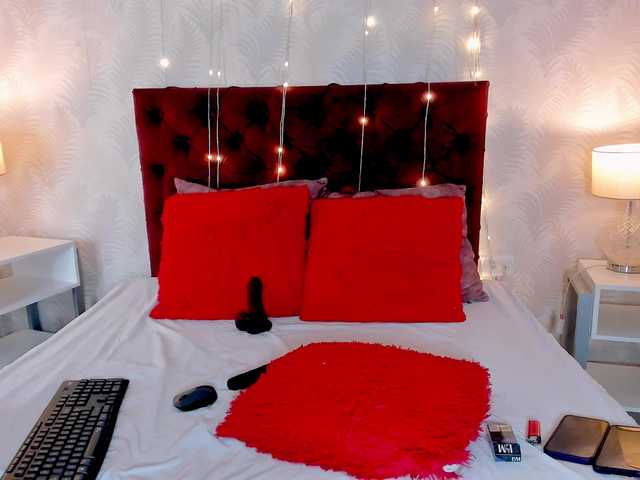 Karlyprint's BongaCams show and profile