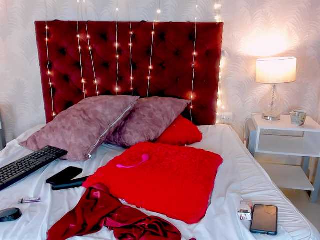 Karlyprint's BongaCams show and profile