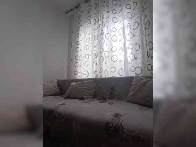MihaCreola webcam