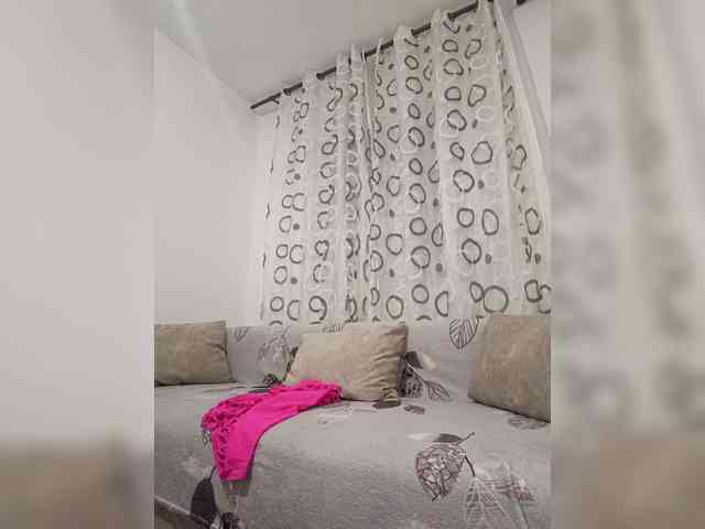 MihaCreola webcam