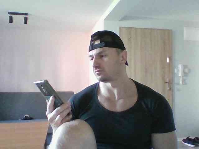 KisVadOle Live Webcam on BongaCams