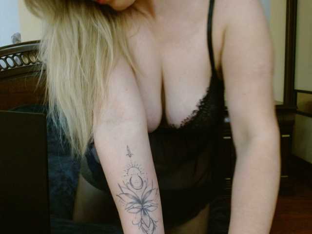 Crystal00Girl's BongaCams show and profile