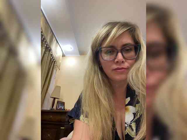 Elegant00Girl webcam