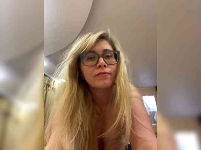 Elegant00Girl webcam