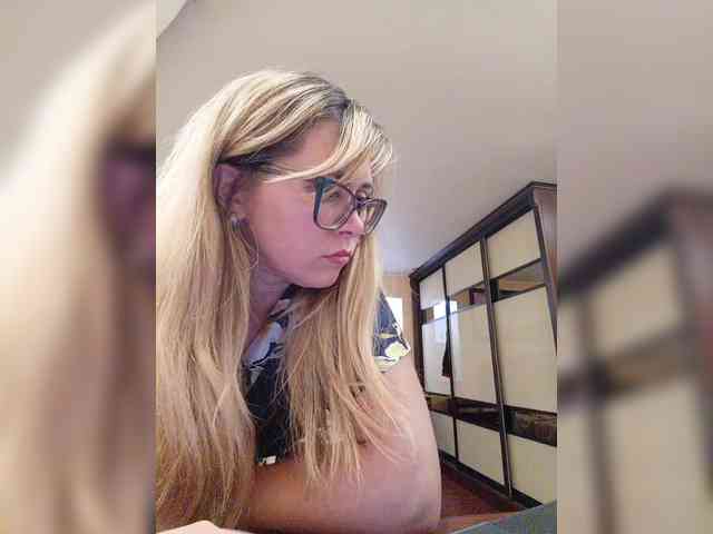Elegant00Girl webcam