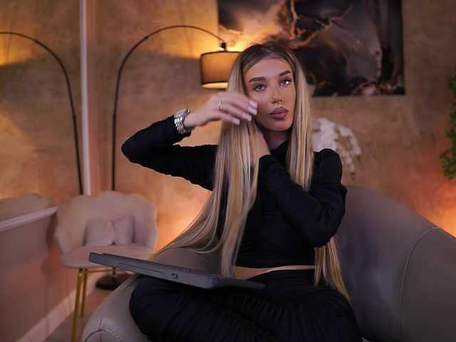 Sex chat gratuit in direct cu EllieRedd pe BongaCams