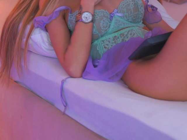 Slutty EllieRedd wants you to fuck her body now EllieRedd from BongaCams