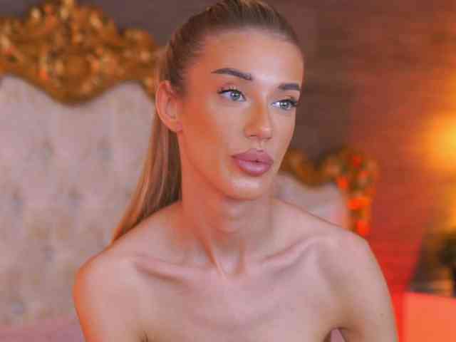 EllieRedd webcam