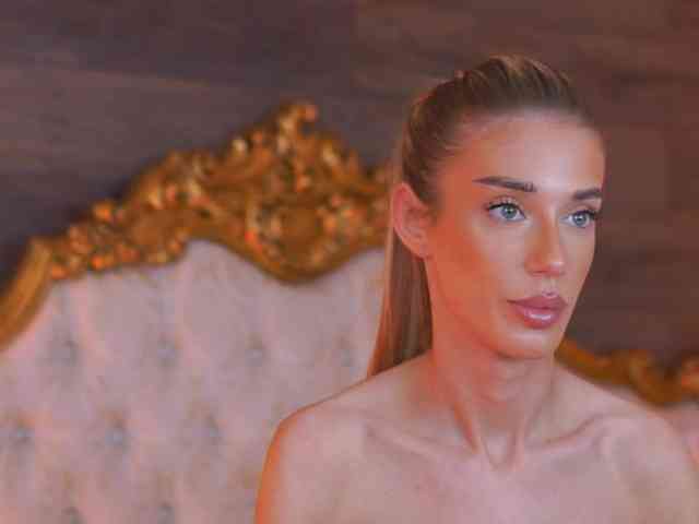 EllieRedd webcam