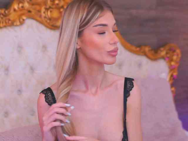 EllieRedd webcam