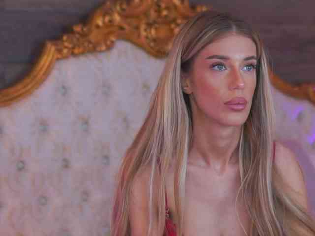 EllieRedd webcam