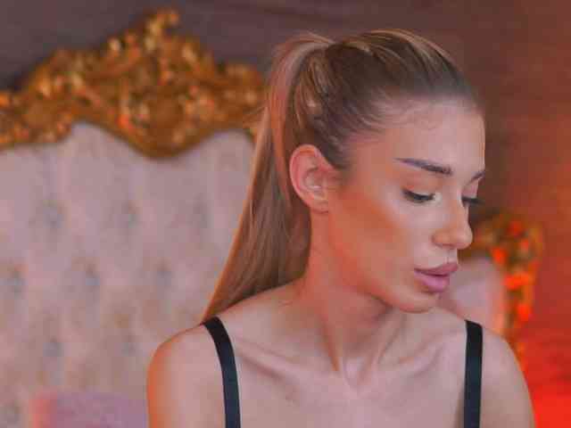 EllieRedd webcam