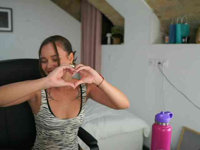 synneglows Live Webcam on BongaCams