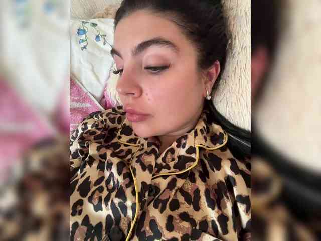 RoseMoonn webcam
