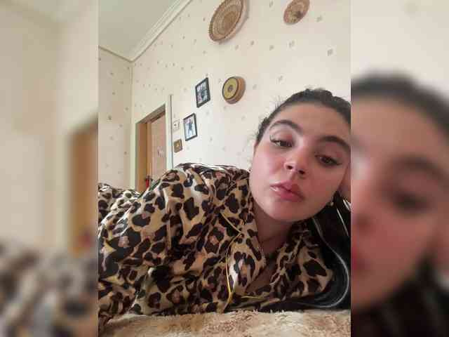 RoseMoonn webcam