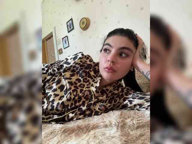 RoseMoonn webcam