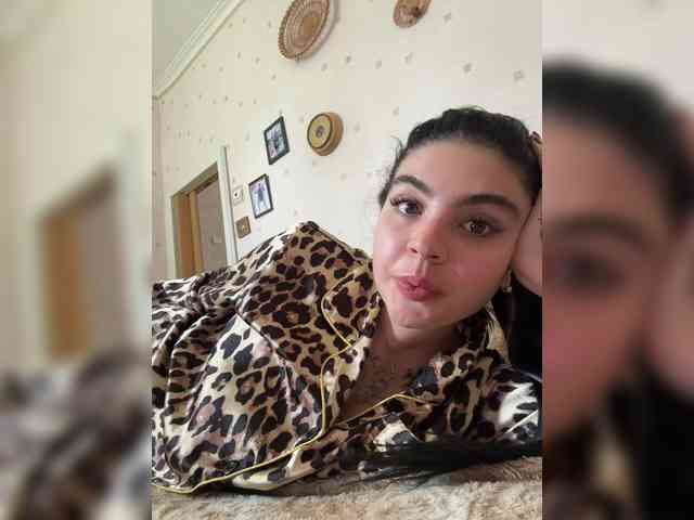 RoseMoonn webcam