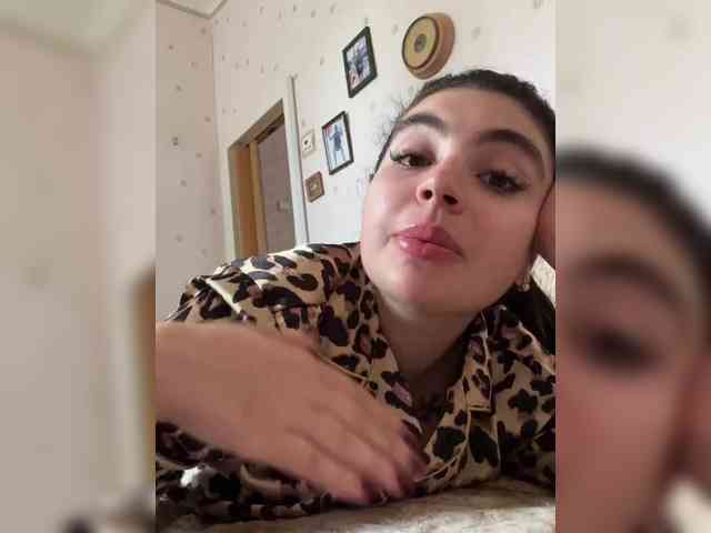 RoseMoonn webcam