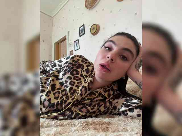 RoseMoonn webcam