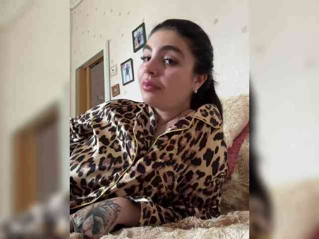 RoseMoonn webcam