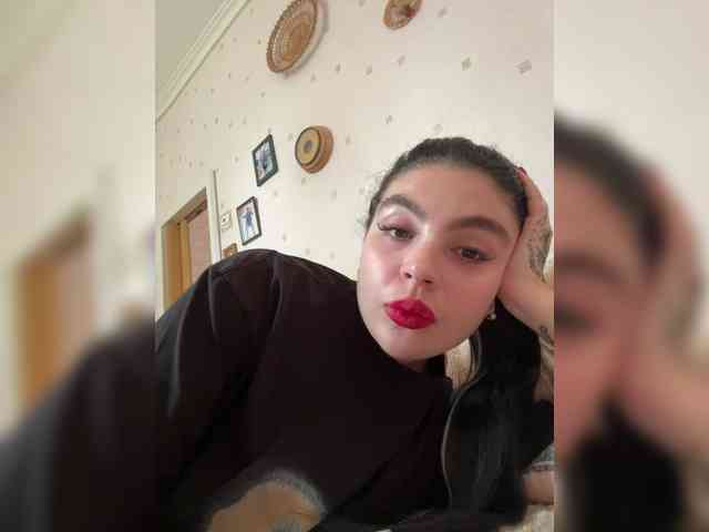 RoseMoonn webcam